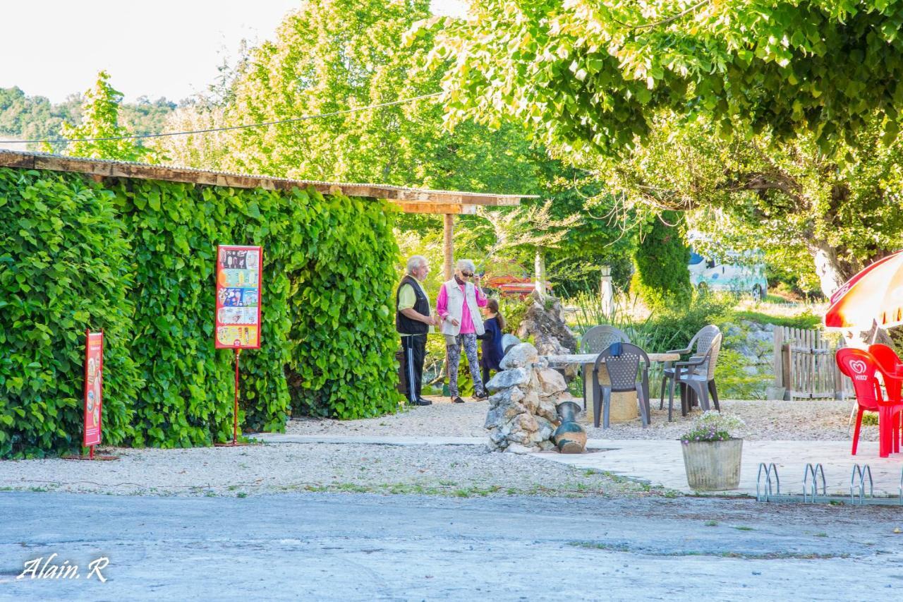 Paradise Challets And Camping Otel Sarrecave Dış mekan fotoğraf